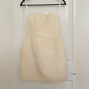 Chic Strapless Cream Dress